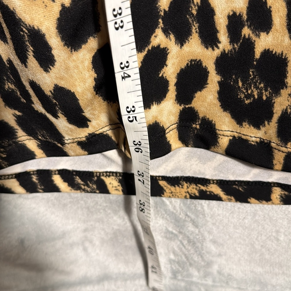 Carmen Marc Valvo Leopard Print Long stretch knit Dress size medium - Picture 6 of 9
